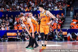 张镇麟称赞王哲林：不独占功劳，关键时挺身而出，无愧队长之称