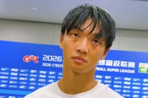 杨明洋攻入赛季首球，遗憾未得三分，教练强调多前插