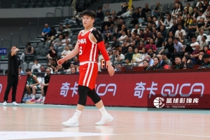 陈昱休铁匠背景,11投仅2中,三分球6投全失,得分仅4分