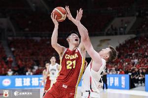 胡金秋高效发挥，6投5中得13分6篮板，正负值+21领跑全队