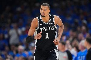 A·史密斯：在法国，文班亚马如同乔丹，是NBA的门面和票房保障