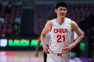 效率惊人！胡金秋首节投中2球揽4分，同时上演精彩扣篮