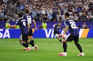 完美！30岁洛塞尔索世界杯首战任意球破门，18年未出场22年因伤缺席