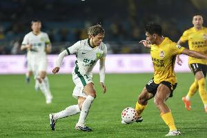 青岛西海岸主场2-1击败海港,中超联赛13轮不败