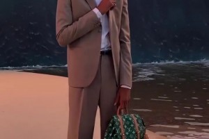 文班现身巴黎LV男装秀，这身造型帅不帅？
